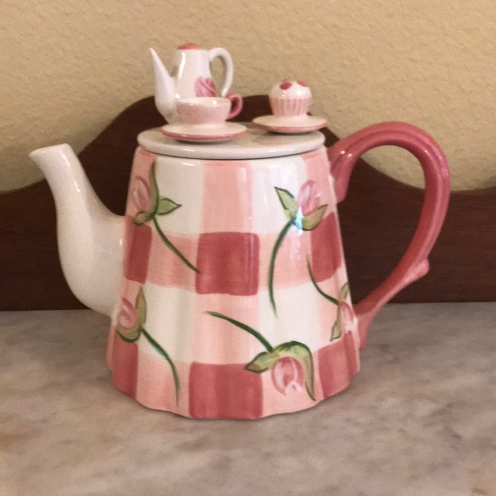 Darling Vintage Ceramic Teatime Teapot